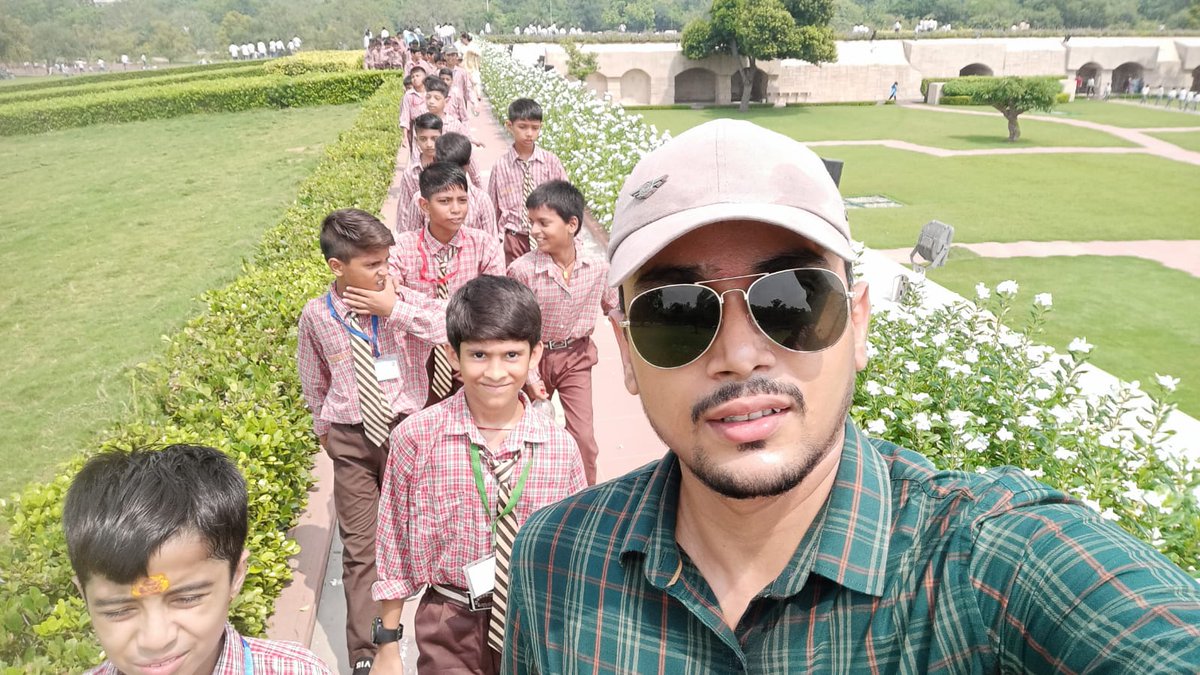 namitnaresh's tweet photo. Local tour by delhi government school 🏫 
Students got a chance to visit delhi.
@gupta_iitdelhi
@Dir_Education 
@DrLKDubey44 https://t.co/Wf6t5sbDaa
