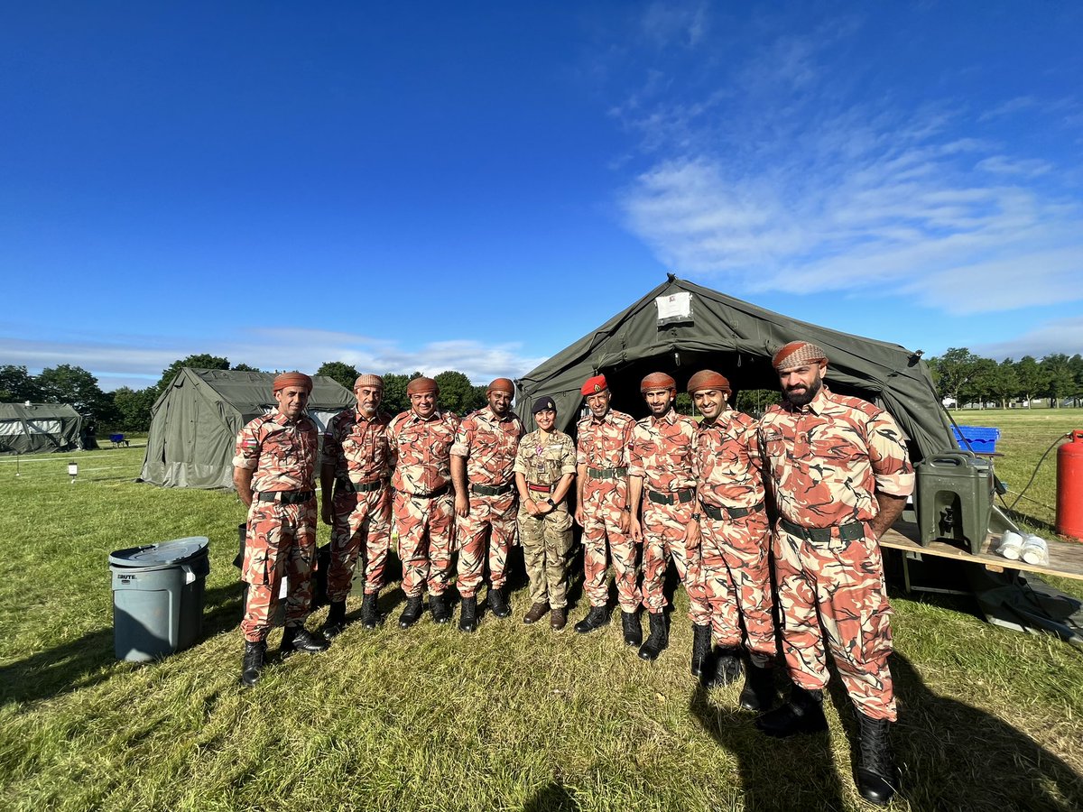 pardeep19922328's tweet photo. #Throwback Ex Army Sustainer. It was lovely to engage with #Omanarmy and loved the food they produced. #teamphoto @UKArmyLogistics @Def_Chef_School #Exarmysustainer #Capturingthemoments 👌🏻🙏 #Engagement https://t.co/CQWYIwCcz8