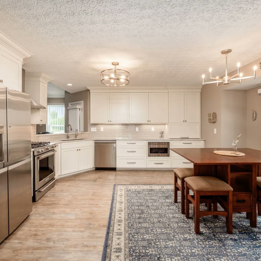 Dream_Baths's tweet photo. Discover the essence of comfort and elegance in this one-of-a-kind kitchen, where function meets luxury.  #kitchen #remodel #contractors #columbus #ohio #lifeincolumbus #onlyincolumbus #smallbusinessohio #craftsmanship #customhomeservices https://t.co/62cOyWF086