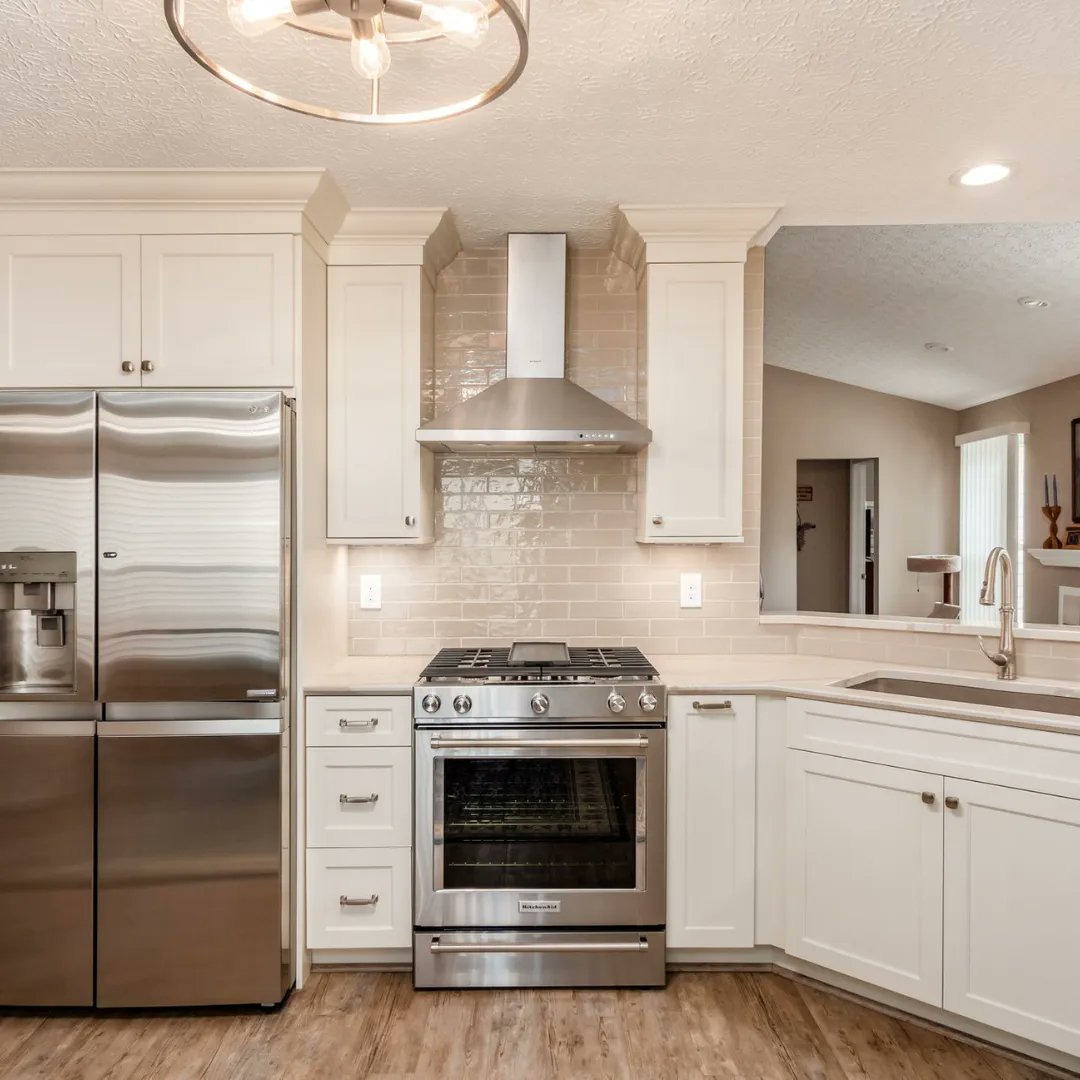 Dream_Baths's tweet photo. Discover the essence of comfort and elegance in this one-of-a-kind kitchen, where function meets luxury.  #kitchen #remodel #contractors #columbus #ohio #lifeincolumbus #onlyincolumbus #smallbusinessohio #craftsmanship #customhomeservices https://t.co/62cOyWF086