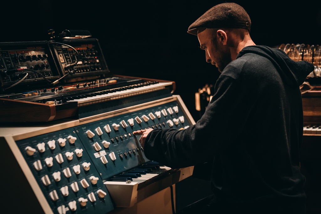 leiterverlag's tweet photo. "He offers this sonic language that really breathes as both prayer, sacrifice and brilliance in a way that he re-births to us what music and sound can truly be..." @ClashMagazine
Nils is back on stage soon: https://t.co/n093bcGDks
#NilsFrahm #MusicFor https://t.co/ChsHxYfUbg