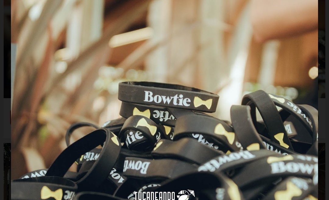 Pablo_N_D's tweet photo. En verano los recuerdos más felices son los momentos que más recordamos durante el año. Y en Gin Bowtie queremos que después de las vacaciones sigas recordando los grandes momentos que pasastes con nosotros.

#eventos #ginbowtie #marketing #azafatas #regalos #verano https://t.co/wA3ZuSSoKW