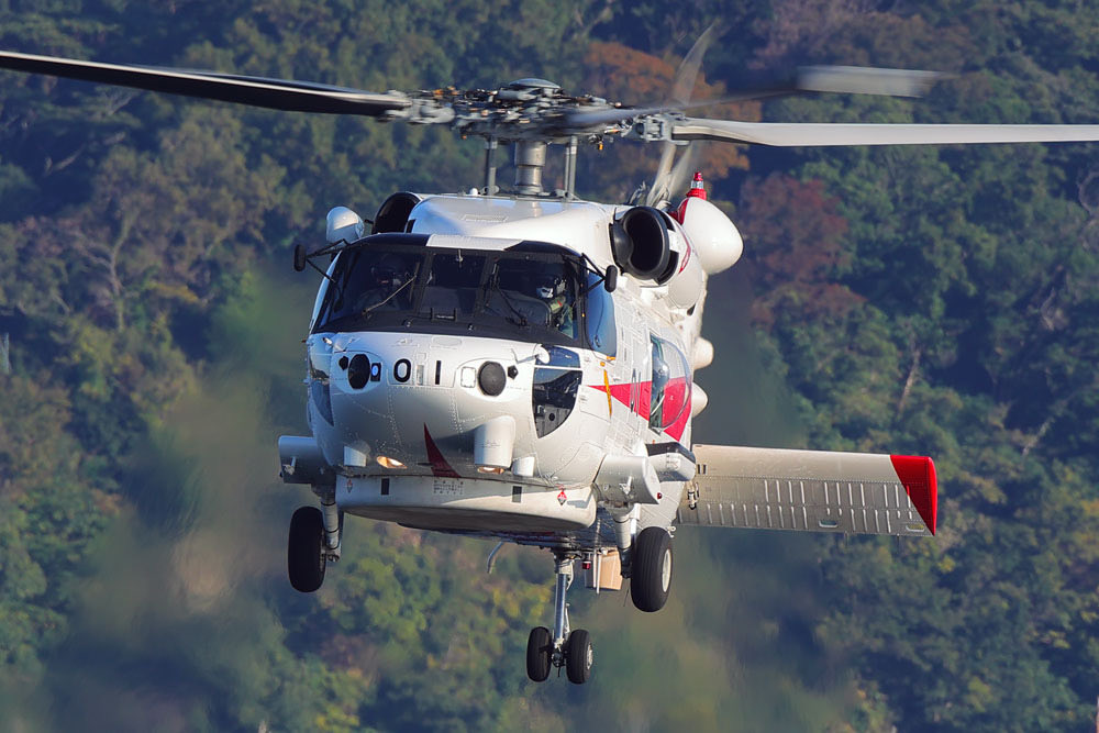 Yupit11's tweet photo. UH-2      TE-45151      JGSDF
USH-60K   51-8901    JMSDF
MCH-101   111-8652   JMRDF
CH-47J      67-4496   JASDF

#世界ヘリコプターの日 https://t.co/tP3MIp9lbc