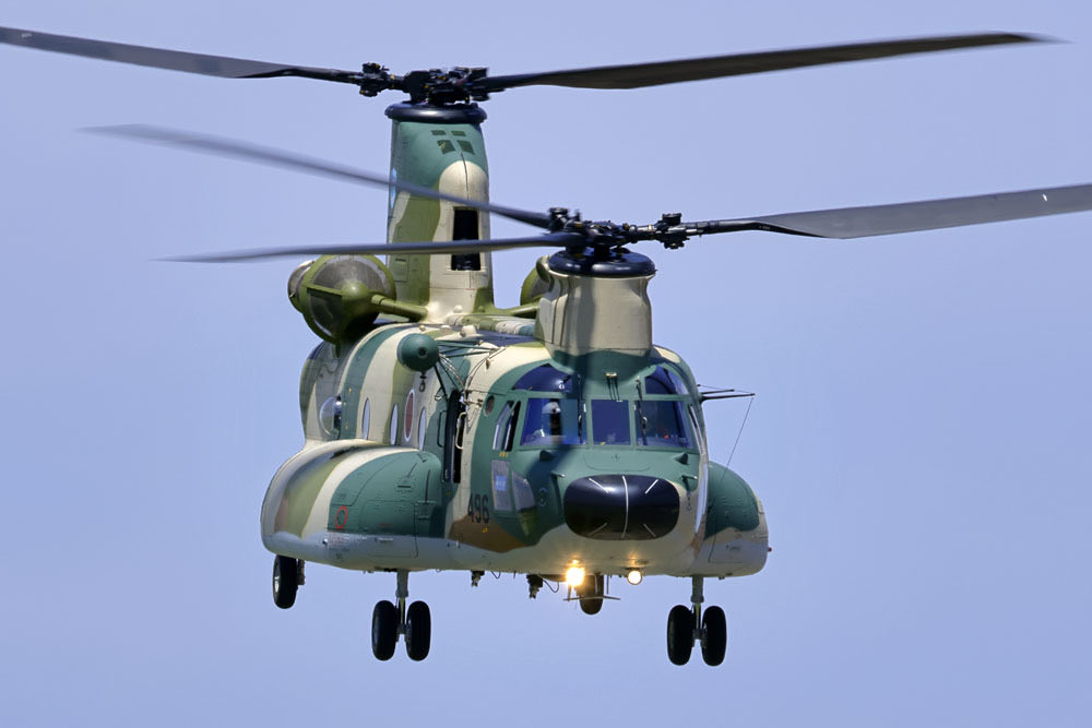 Yupit11's tweet photo. UH-2      TE-45151      JGSDF
USH-60K   51-8901    JMSDF
MCH-101   111-8652   JMRDF
CH-47J      67-4496   JASDF

#世界ヘリコプターの日 https://t.co/tP3MIp9lbc