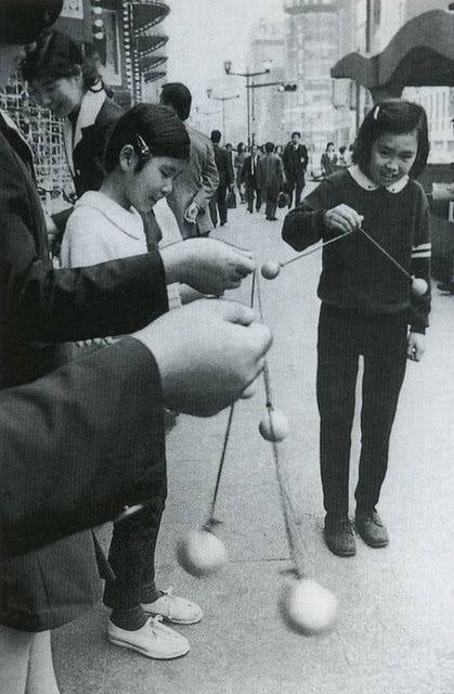 ClackersCoin's tweet photo. Clackers were toys popular in the late 1960s-1970s. Formed out of two hard plastic balls, each 2 inches (5 cm) in diameter, attached to a tab with a sturdy string. A viral and addictive, annoying sound toy which everyone enjoys and some hates because of its annoying sound🤩😄. https://t.co/EvyicGiwDq