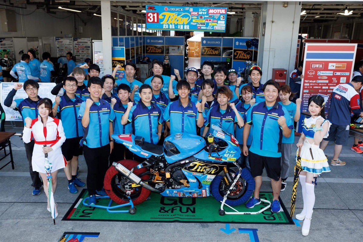 HamamatsuTitan's tweet photo. 【鈴木俊宏社長への結果報告とお礼】
ライダーの武田、監督の上林、チーフメカの藤田の3名で、スズキ株式会社代表取締役社長の鈴木俊宏社長のもとに伺いました！
いつも応援有り難うございます！
これからもより一層頑張ります！
#スズキ ＃スズキ株式会社 #teamsuzuki #浜松チームタイタン #鈴鹿8耐 https://t.co/n2WLNy9CeU