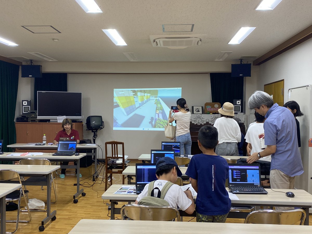 sagojun's tweet photo. #COPLI (地域ICT推進協議会)の取り組みの一環として、六甲アイランド地域福祉センターで親子プログラミング教室
「次いつあるん?!めっちゃ楽しかった!友だちに自慢する!」なんて言われると嬉しくなっちゃうよね
8×9さんのコンテンツが面白くて普通に私もやりたい✨
https://t.co/awx2VAUyDb https://t.co/aWMGpkNucZ