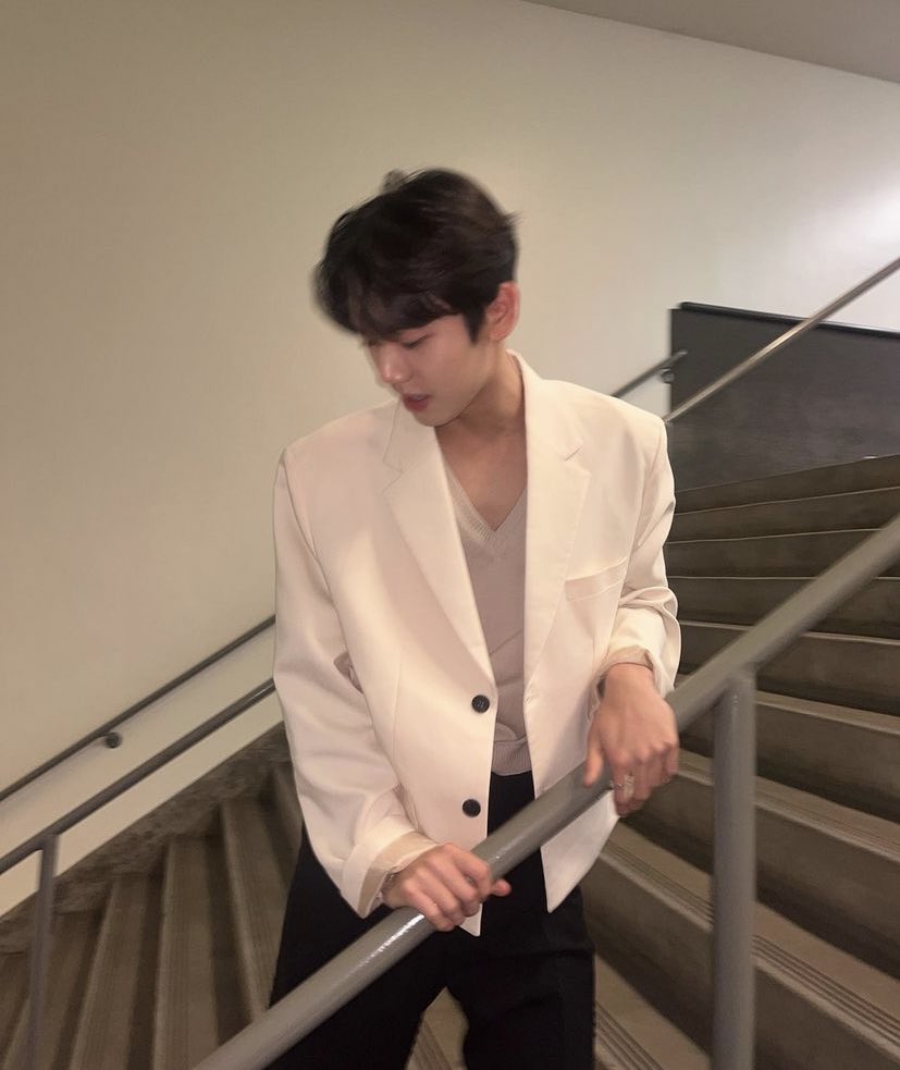 rosesbaseone's tweet photo. 📸 @/zb1.official Instagram Update

“ 🤍 ” (1/3)

#ZB1 #ZEROBASEONE 
@ZB1_official #제로베이스원 https://t.co/IrecGyfK5X