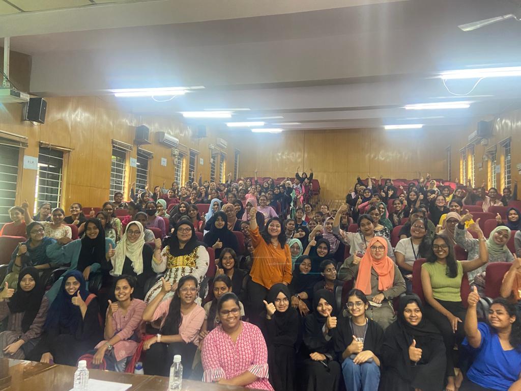 MetisHive's tweet photo. Metishive Empowers Life Sciences Students 🌟
🎓 Career Workshop @ St. Ann's College, 100+ eager minds!
💼 Roadmap to Success: Diverse professions &amp; opportunities in Life Sciences.
🔑 Unlocking Experience: Emphasized internships for hands-on learning.
Kudos to St Ann's College! 😃 https://t.co/3otPjJnsRm