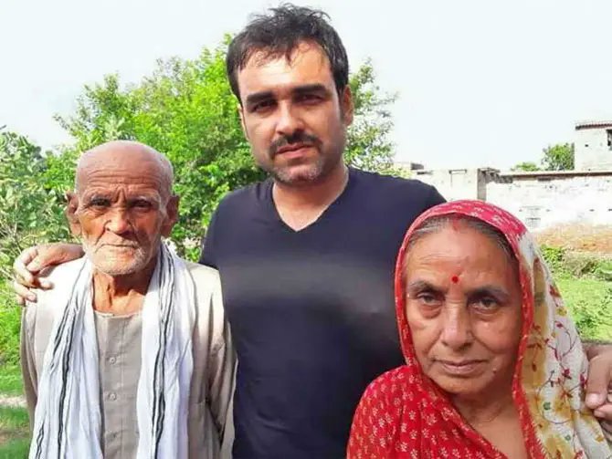 About #PankajTripathi ⭐️Born on 28 Sep 1976, in Barauli, Bihar. ⭐️Parents - Pandit Benares Tiwari & Hemwanti Tiwari. ⭐️Wife - Mridula. ⭐️Father was a farmer & Hindu priest. ⭐️Studied at the Institute of Hotel Management, Hajipur. ⭐️Graduated from the National School of Drama.