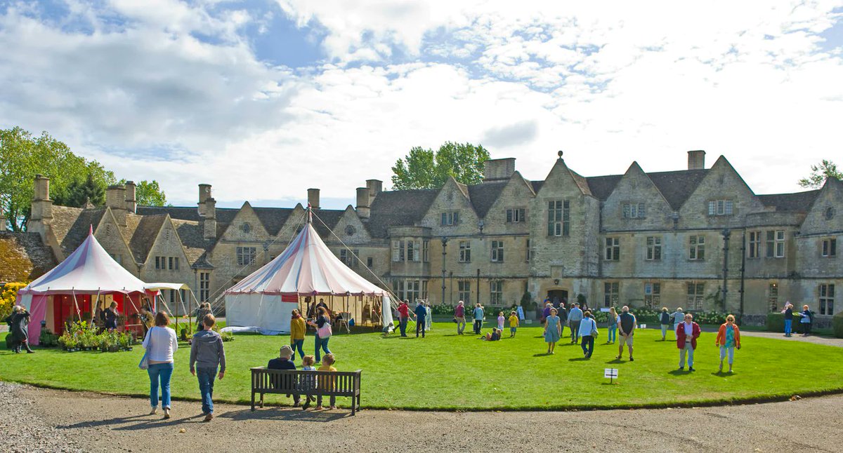 The Gloucestershire Guild’s celebration of contemporary craft, ’Crafts Alive at Rodmarton Manor’, takes place this September as a five-day festival at one of the country’s finest Arts and Crafts houses, Rodmarton Manor #Cotswolds 
guildcrafts.org.uk/pages/crafts-a…