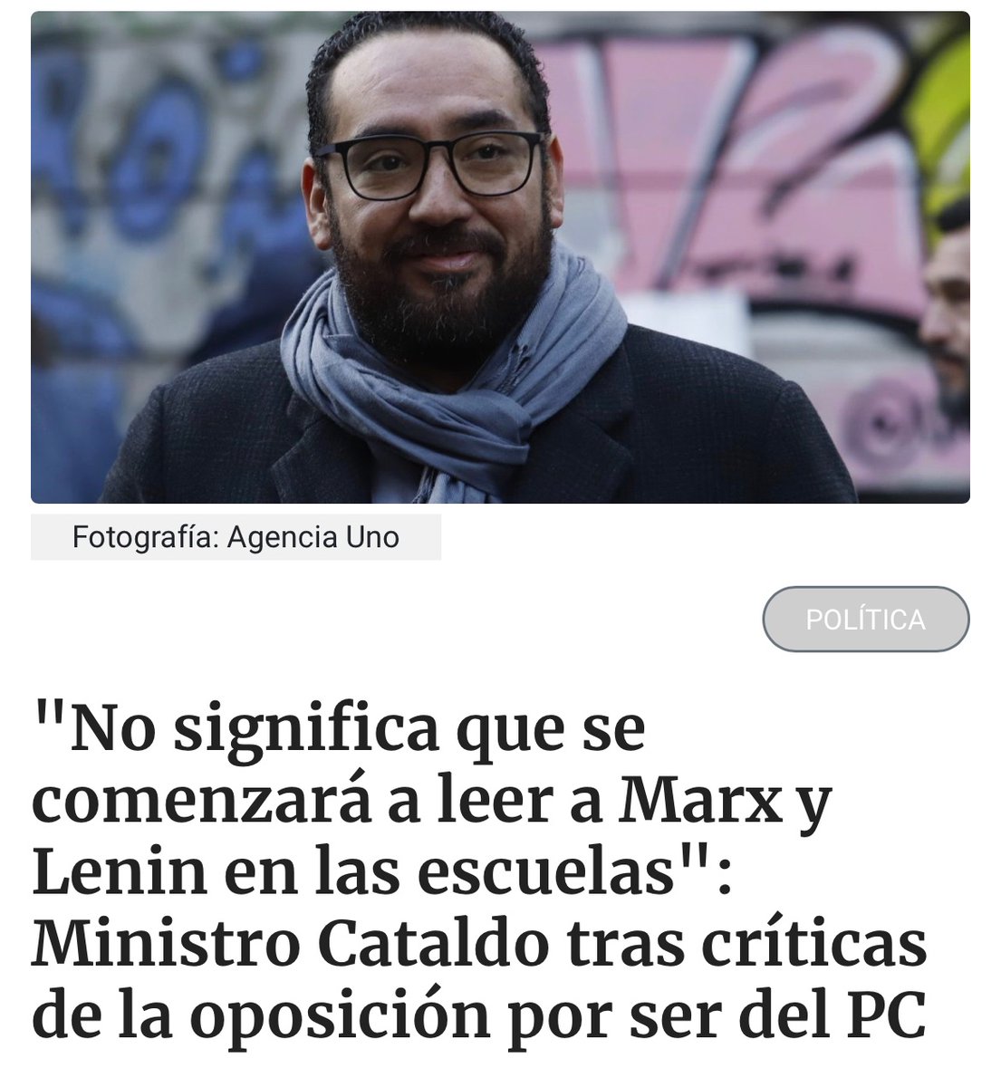 taroardeconce's tweet photo. si es El Capital, El Manifiesto o El Icarito… da igual! lo importante es que LEAN! https://t.co/wODVzVhD2Y