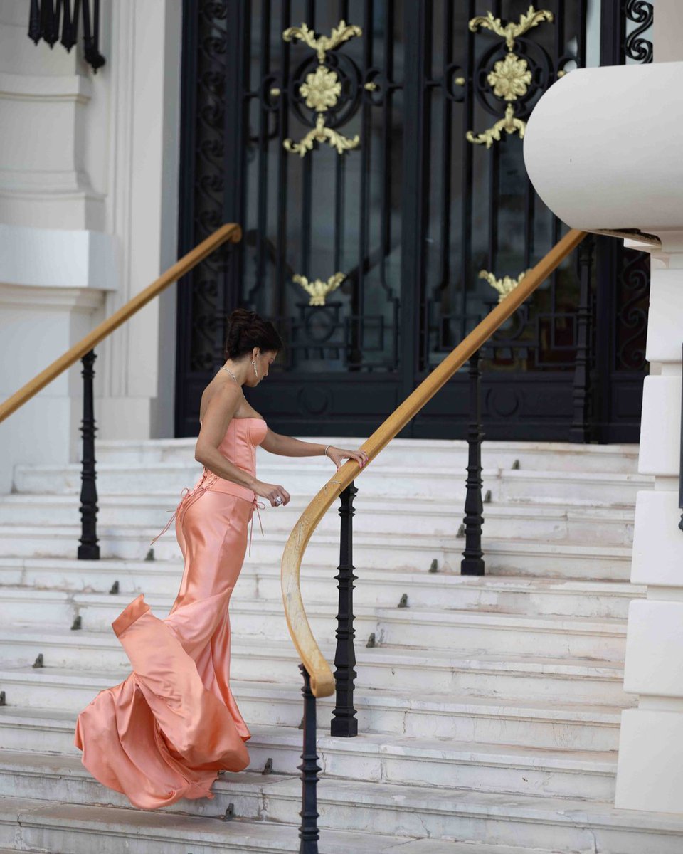 veronicawebb's tweet photo. Attended the The Red Cross Ball in Monaco dressed in @sergiohudson ✨ https://t.co/Ib9meZOaKn