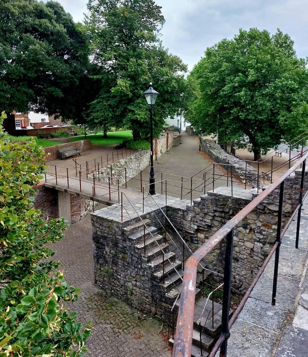Visit Southampton (@visitsoton) on Twitter photo Did you know that Cuckoo Lane is one of the oldest streets in Southampton? 🤔📜 It runs along the historic town walls which can be found nearby The Bugle and <a href="/DancingManBrew/">Dancing Man Brewery</a> 🏡📍 #OurSouthampton #VisitSouthampton #HistoricSouthampton Did you know that Cuckoo Lane is one of the oldest streets in Southampton? 🤔📜 It runs along the historic town walls which can be found nearby The Bugle and <a href="/DancingManBrew/">Dancing Man Brewery</a> 🏡📍 #OurSouthampton #VisitSouthampton #HistoricSouthampton
