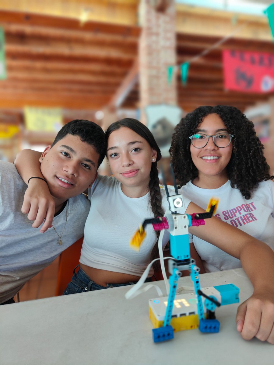 ymca_esp's tweet photo. 🔌🤖 Adéntrate en el futuro con LEGO SPIKE PRIME en Priego. Explora, diseña y programa en este video la próxima ola de innovación tecnológica. ¡El poder está en tus manos! 💡🎥
#Modernización #ExploraPriego #TransformaciónDigital https://t.co/ovwPIm9Tyz