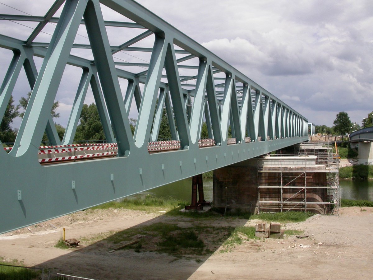 LokAngebot's tweet image. Neue Neckarbrücken über Fluss und Kanal
bei der Schleuse Mannheim, Feudenheim.
Riedbahn Mannheim ➡️ Frankfurt am Main.
#Riedbahn #Neckar #Mannheim
Fotos vom Juni 2009.