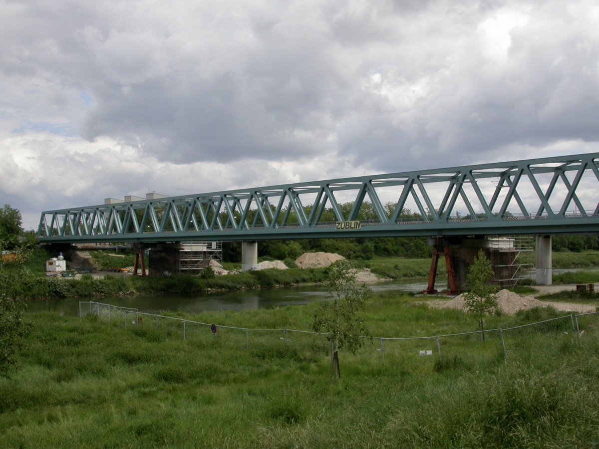 LokAngebot's tweet image. Neue Neckarbrücken über Fluss und Kanal
bei der Schleuse Mannheim, Feudenheim.
Riedbahn Mannheim ➡️ Frankfurt am Main.
#Riedbahn #Neckar #Mannheim
Fotos vom Juni 2009.