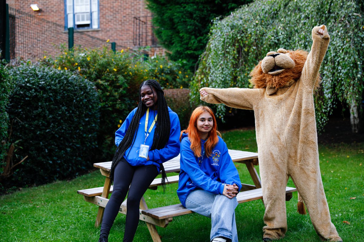 Heartfelt congratulations to the newest members of the Hatfield College community!🎓#AllOneHatfield
We look forward to extending a warm welcome to College in the days to come!#WlcToHatfield

Don’t forget to capture your celebratory snapshots and share them using #HatfieldFamily📸