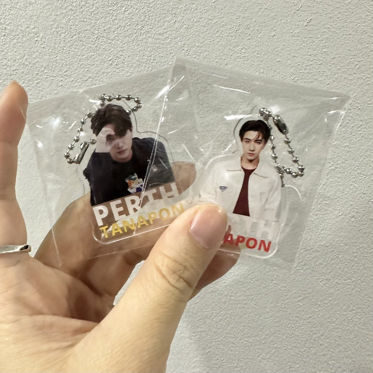 มีใครอยากได้ไหมคะ พอดีเราทำไว้แจกที่เกาหลีและกัมพูชา แต่ไม่มีโอกาสได้แจกแล้ว ถ้าหากมีใครอยากรับไป เราแจกฟรีค่ะ แต่อาจจะต้องรบกวนให้ชำระค่าส่งเองนะคะ หากมีคนสนใจเราจะจัดส่งให้ค่า 🥹🫶🏻