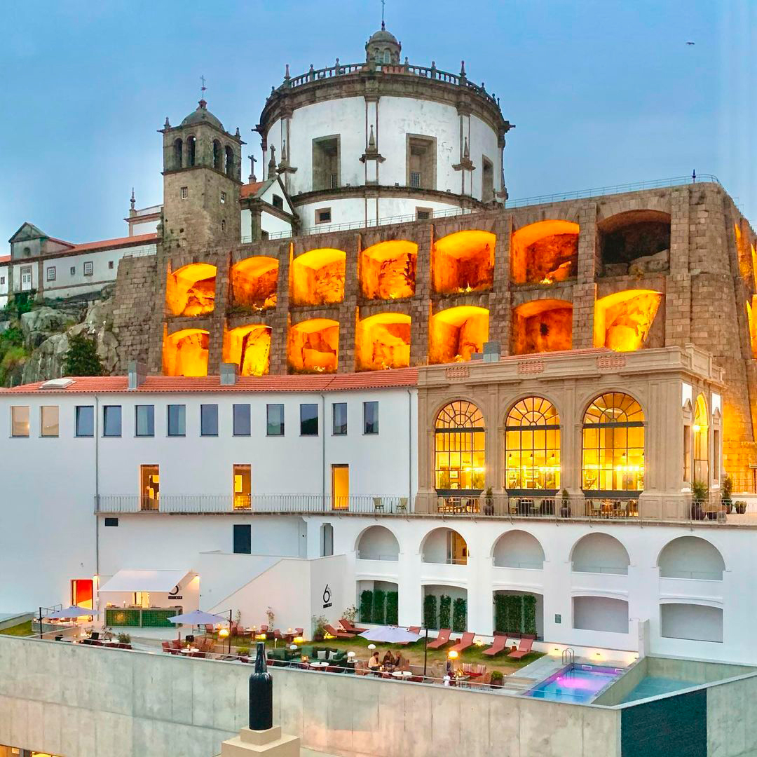 Vincci_Expert's tweet photo. En un lugar privilegiado, con unas vistas de ensueño al río Duero y en un ambiente cosmpolita, te espera la terraza 6 Ponte Sky Bar del hotel #VincciPontedeFerro #Oporto. 

¡El escenario perfecto para tus #evento y celebraciones más especiales!

👉 https://t.co/bTep6PadJQ https://t.co/F2wxRiTBGo