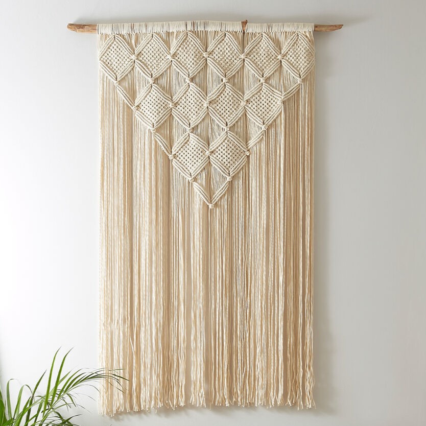 knitcrafthq's tweet photo. FREE PROJECT! Looking to add a handmade touch to your home décor? With just 3 knots, you can create your own macramé wall hanging that will add a boho look to any room. 

Get the free pattern by Artisan lostinknit IG by tapping the link here: https://t.co/ZnMLHvGSqs

#Knitcraft https://t.co/HrhD05a0aa