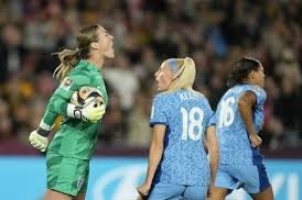 Mary Earps becomes the first keeper ever to save a penalty in regular time in a Men or Women’s World Cup Final. Golden Glove award well earned 🧤<a href="/maryearps027/">josé Paula</a>

#WomensWorldCupFinal #WorldCup2023 #Lionesses #EnglandLionesses #sportsammo #trivia #factoftheday
