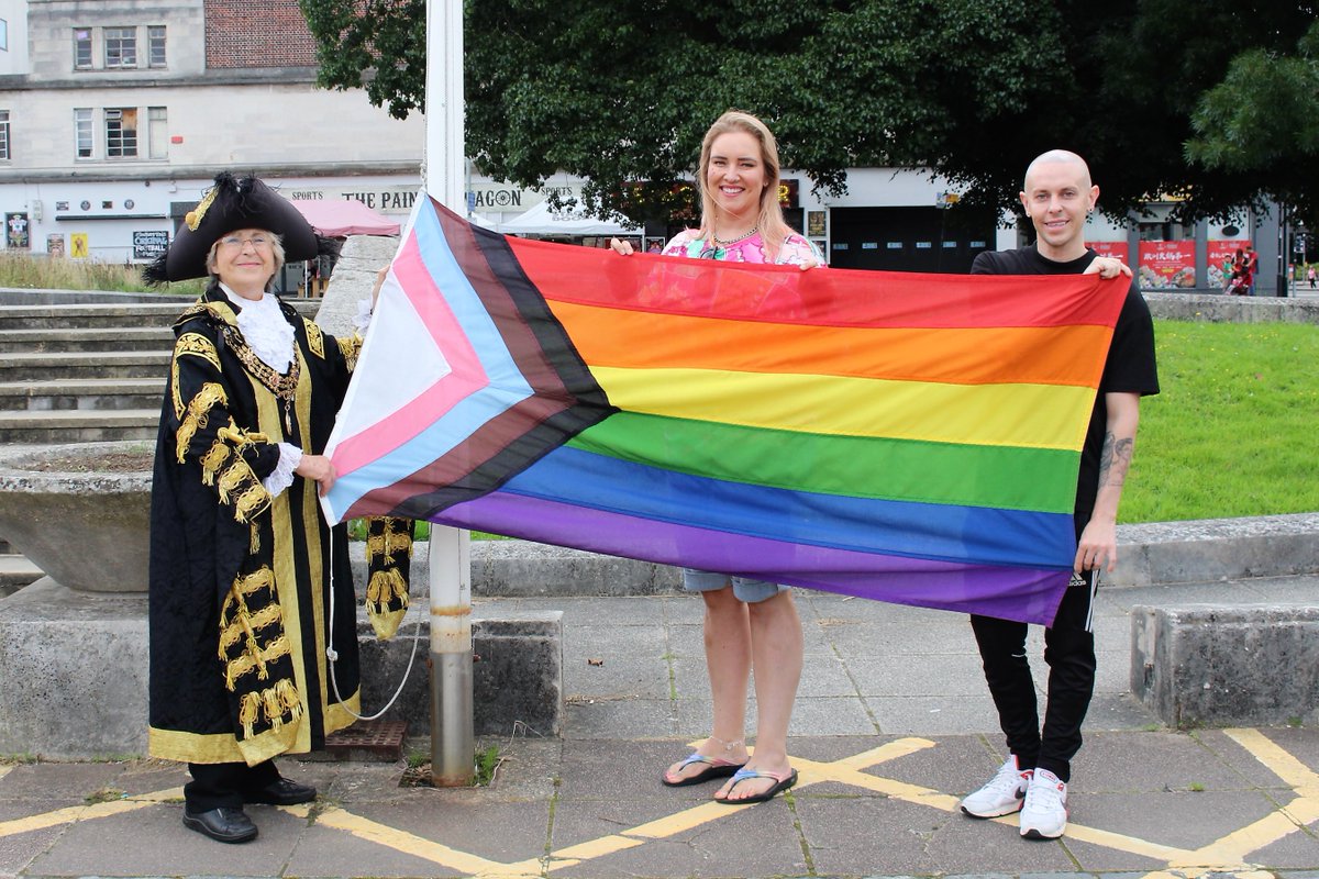 SouthamptonCC's tweet photo. This morning, The Right Worshipful Lord Mayor of Southampton met with Southampton Pride to raise the Pride Progress Flag outside of the Civic Centre.

 This mark's the start of the city's Pride celebrations 🏳️‍🌈✨ https://t.co/0dAZ9P8GYM