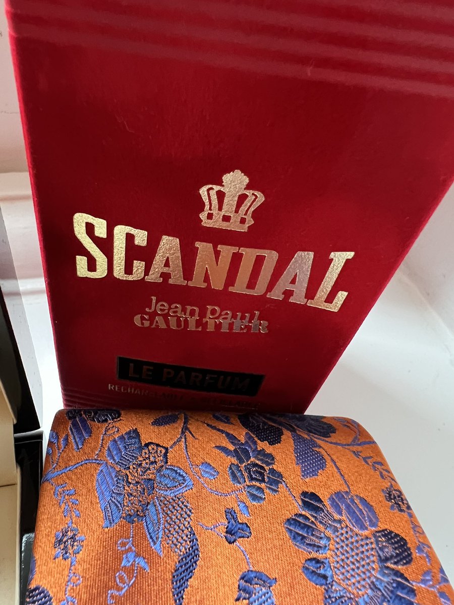 What’s more perfect than the perfect cufflinks <a href="/BadgerandBrown/">Badger and Brown</a>  and perfect smell <a href="/JPGaultier/">Jean Paul Gaultier</a> #Scandal and tie <a href="/TheTieStore/">The Tie Store</a> for the most perfect wedding with @MeganAlexande12