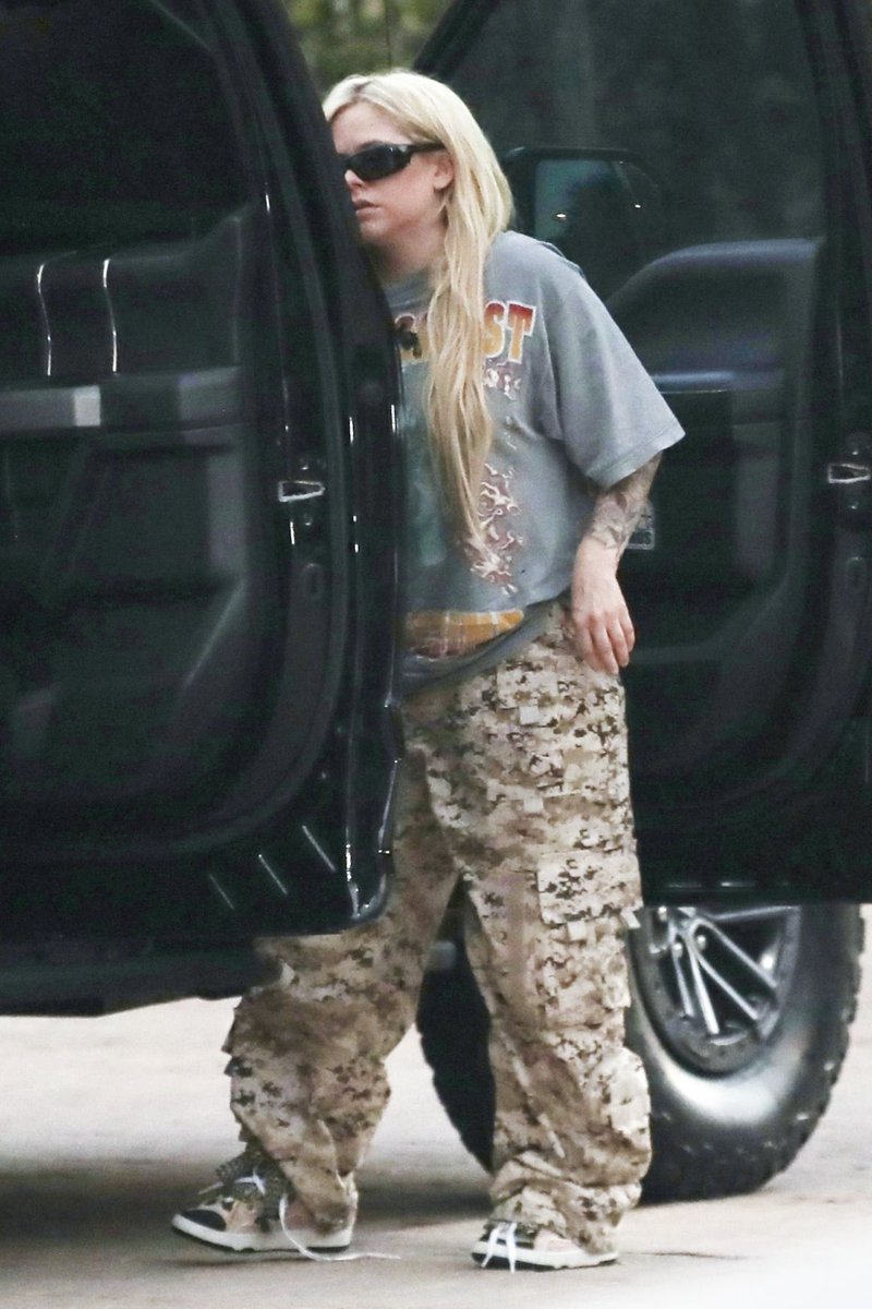 📸 | <a href="/AvrilLavigne/">Avril Lavigne</a> en Soho House en Malibu el 15 de Agosto 

-

📸 | <a href="/AvrilLavigne/">Avril Lavigne</a> at Soho House in Malibu on August 15