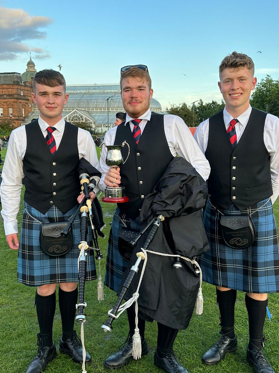 AuchenlodmentPS's tweet photo. Amazing to see former Auchenlodment pupils become World Champions! Congratulations! We are so proud of you. 🎉🥳😀 Well done to the Renfrewshire Schools' Pipe Band! @_RenMusic @RenCouncil #pipebandworldchampions #successful #achievement #proud https://t.co/D3RchgwdJV