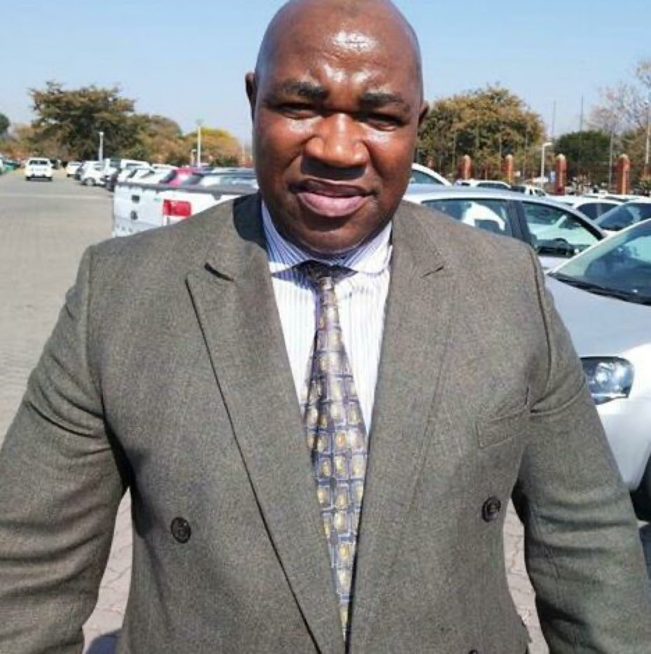 OpenSecretsZA's tweet image. We need to urgently find out who murdered Frans Mathipa & why. If we allow this to become “just another unsolved murder”, we risk normalising abductions, assassinations, & suspicious arms deals, turning the clock back 30 years to when assassins routinely prowled the streets of SA