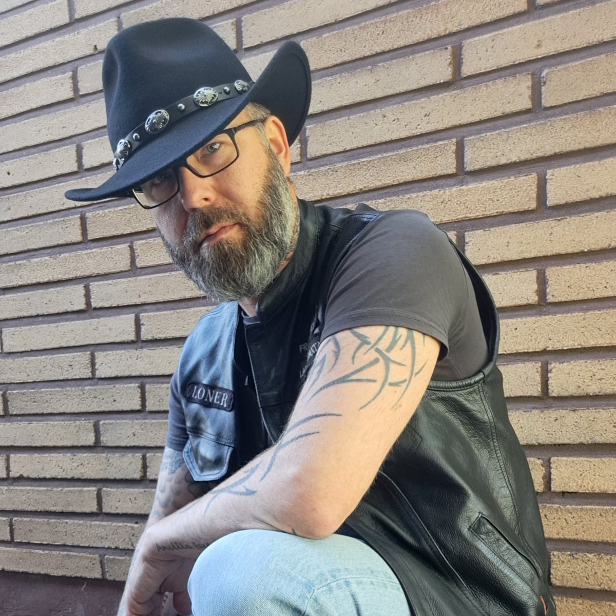 partsi82's tweet photo. #UusiProfiilikuva #NewProfiIePic #cowboy #cowboylife #urbancowboy https://t.co/5YdadFztpS
