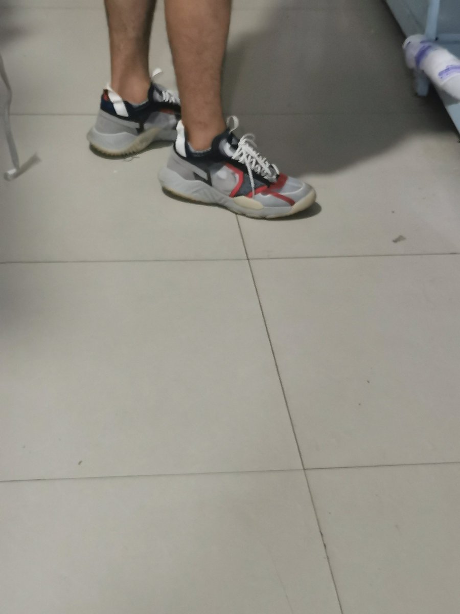 无法抗拒帅哥脚下的帅鞋😍