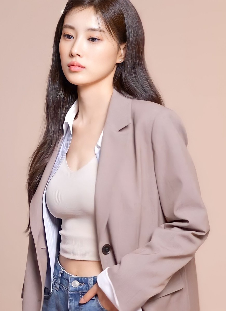 hyemsta's tweet photo. Kang Hyewon favorite outfit for this shoot 🌷 https://t.co/20ooUTIGSC