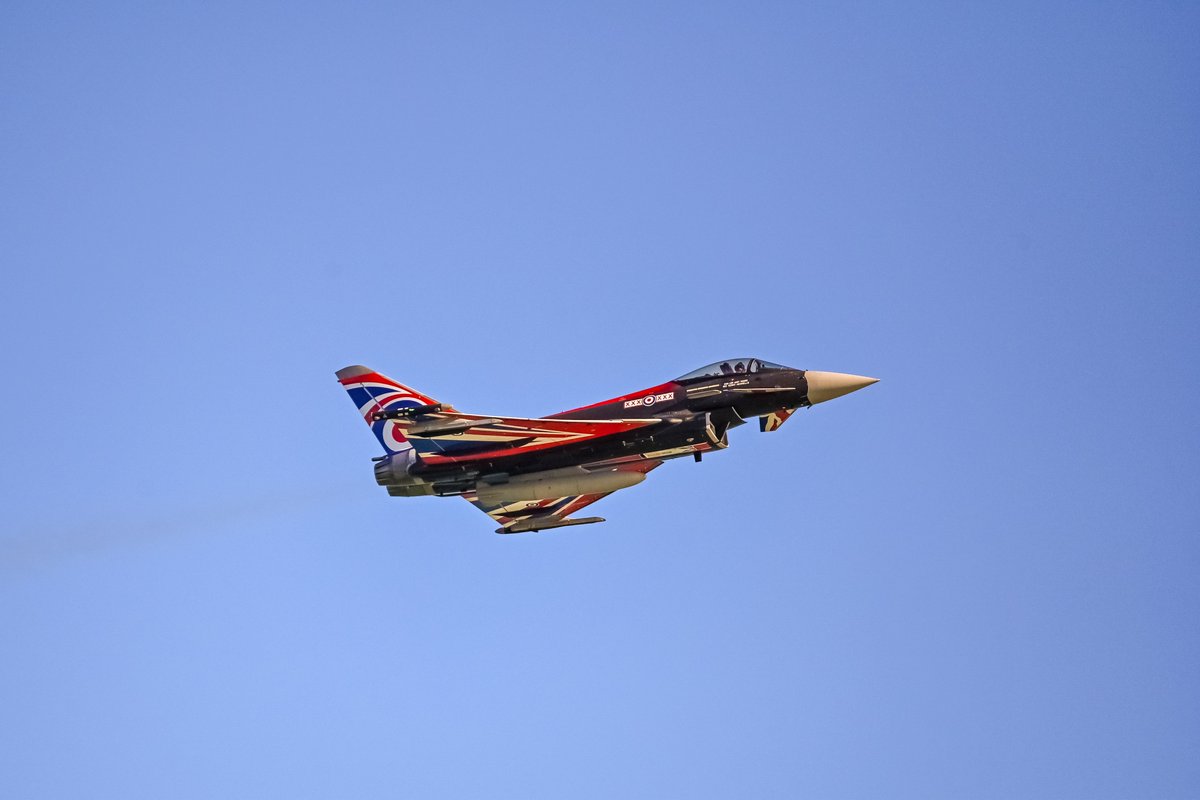 tintininkent's tweet photo. Fantastic time at #Flokestone #airday @FlyPastMag @UKNikon @AP_Magazine @DigitalCameraW @VisitDover @Kent_Online @VisitKent #kent @KristyStewardWx @itvmeridian @ThePhotoHour @UKAirshowReview @RoyalAirForce @rafredarrows @RAFTyphoonTeam Thank you all 🙏 https://t.co/cUtj1Wciv1