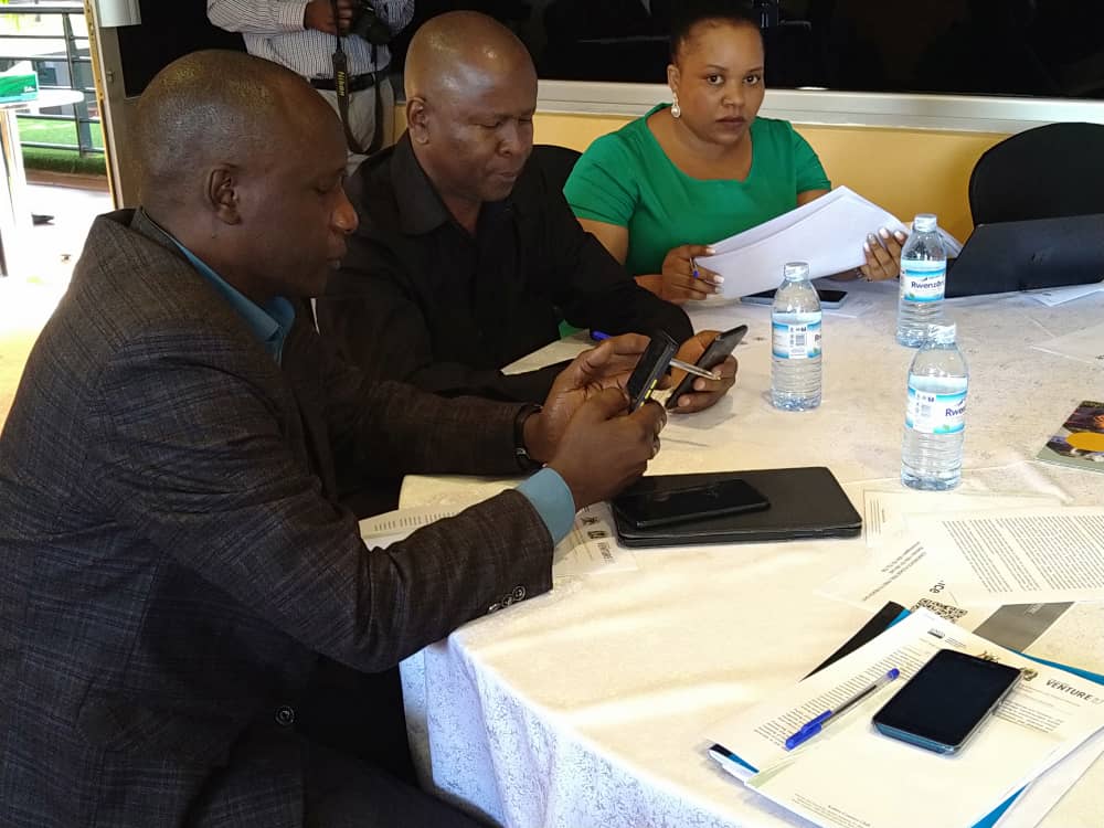 MAAIF_Uganda's tweet image. The Hon. Minister was accompanied by Dr. Anna Rose Ademun the MAAIF Director for Animal Resources (@CahMaaif) to the meeting with officials from Tanzania and Uganda. 

The team from MAAIF has presented the commitment of the Ministry to collaborate further in #FMDControl.