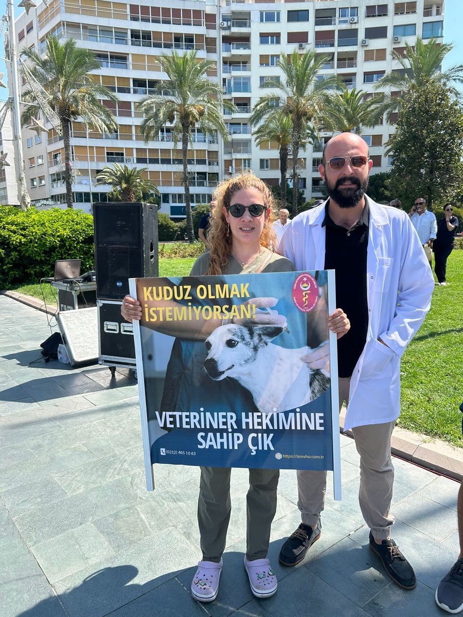 2/4 Mesleğimize karşı artan fiziki, psikolojik ve ekonomik şiddete, yok sayılmamaya Hayır demek için Cumhuriyet Meydanındayız!