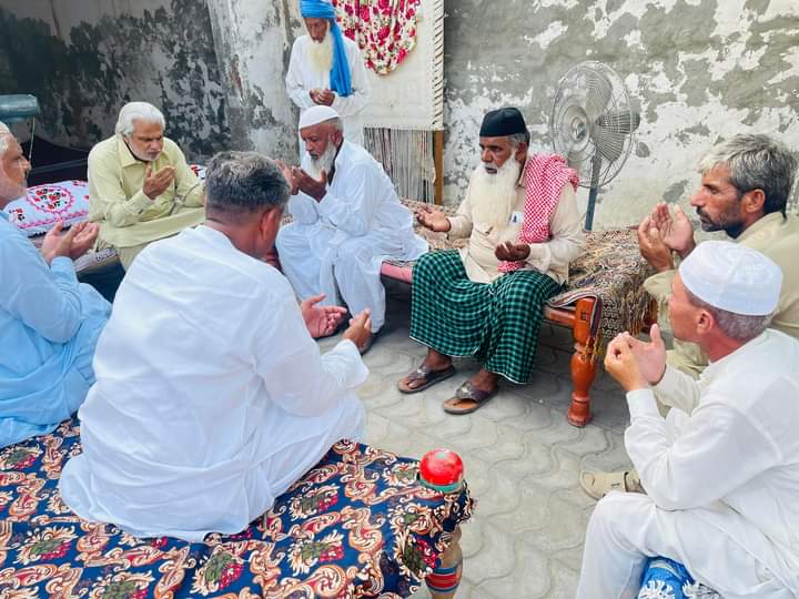 Haroon62257's tweet photo. پیر سید طارق یعقوب رضوی صاحب Ex MPA (PML N) اپنے  انتخابی حلقہ میں فاتحہ خوانی کرتے ہوۓ۔۔
@NawazSharifMNS 
@MaryamNSharif 
@CMShehbaz 
@styr68 
@Haroon62257 
@Mangat_1 
@Janjuap66 
@ahmad96709 
#مسلم_لیگ_ن_الے
#PP66 https://t.co/AZMY01va0X