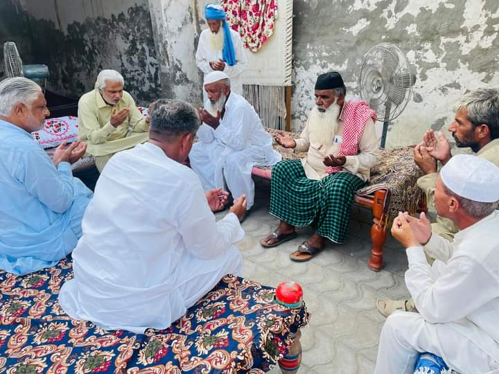 Haroon62257's tweet photo. پیر سید طارق یعقوب رضوی صاحب Ex MPA (PML N) اپنے  انتخابی حلقہ میں فاتحہ خوانی کرتے ہوۓ۔۔
@NawazSharifMNS 
@MaryamNSharif 
@CMShehbaz 
@styr68 
@Haroon62257 
@Mangat_1 
@Janjuap66 
@ahmad96709 
#مسلم_لیگ_ن_الے
#PP66 https://t.co/AZMY01va0X