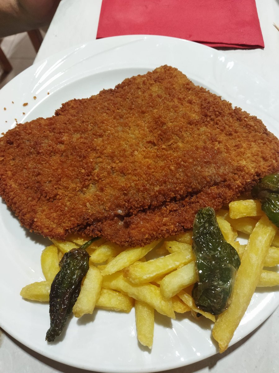ChipironToledo's tweet photo. ¿Todavía no has visitado #ElChipirónDeToledo este mes de agosto? Os recordamos que hemos estado de vacaciones durante la primera quincena de agosto pero ya hemos retomado nuestra actividad laboral, así que el #RestauranteElChipirón vuelve a funcionar con total normalidad. #Toledo https://t.co/aklzQtSmB4