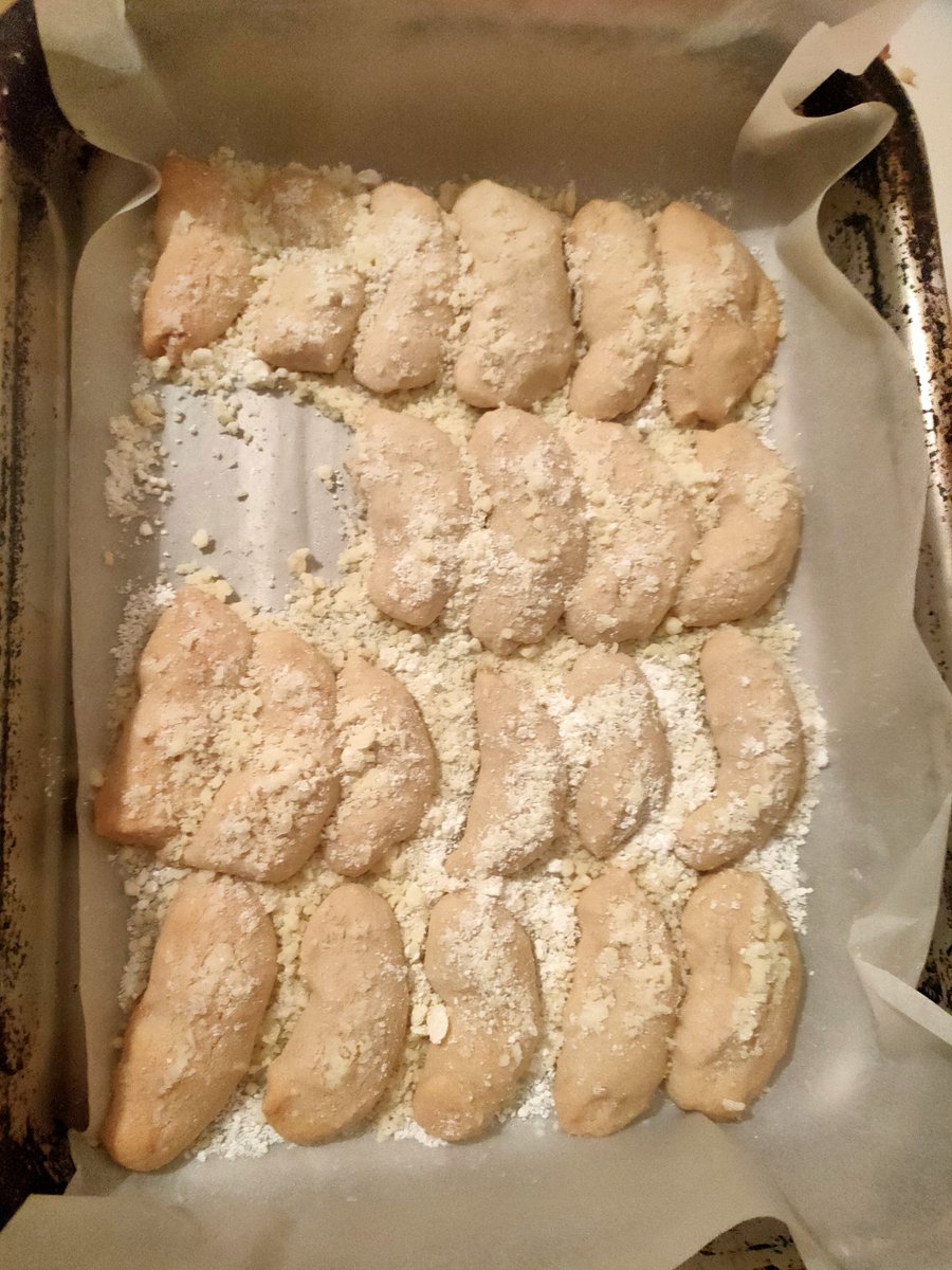 WartsNAllModels's tweet photo. Been #baking in #lacuisinederobster; these are #germanbiscuits, #vanillekipferl. #Yummy #germanfood https://t.co/lOthCWsSCm