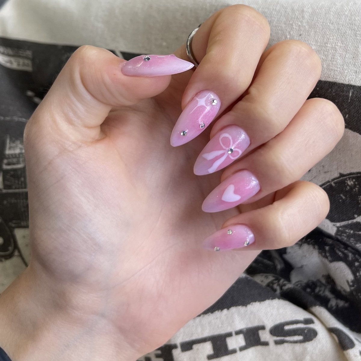 lara 💭 tweet media