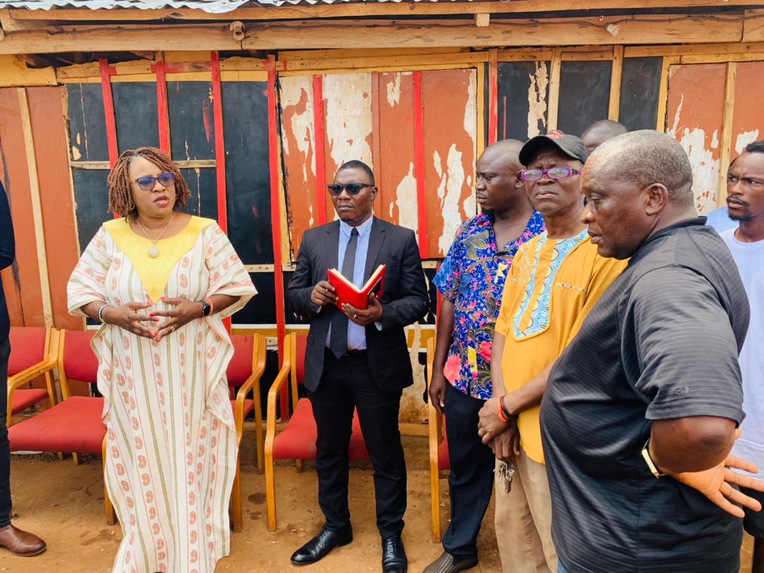 kar_melrose's tweet photo. Social Welfare Minister settles misunderstanding between SLFA and Management of Approved School's Football Field
Approved School, which is located at Kuntorloh Community at the East End of F/Town is a Government facility that is meant for hosting Children in conflict with the Law https://t.co/Xy2dzNOINk