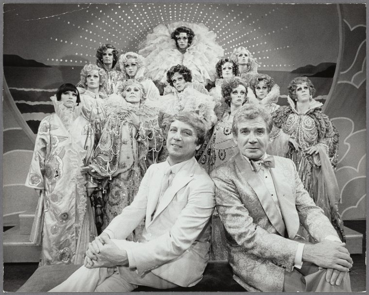 The original #Broadway production of La Cage aux Folles opened #OTD in 1983. Relive 'The Best of Times' with our guide to the Tony Award-winning show!
stageagent.com/shows/musical/…
#lacageauxfolles #musicaltheatre #musicals #onthisday #theatre
[Martha Swope/NYPL Digital Collections]