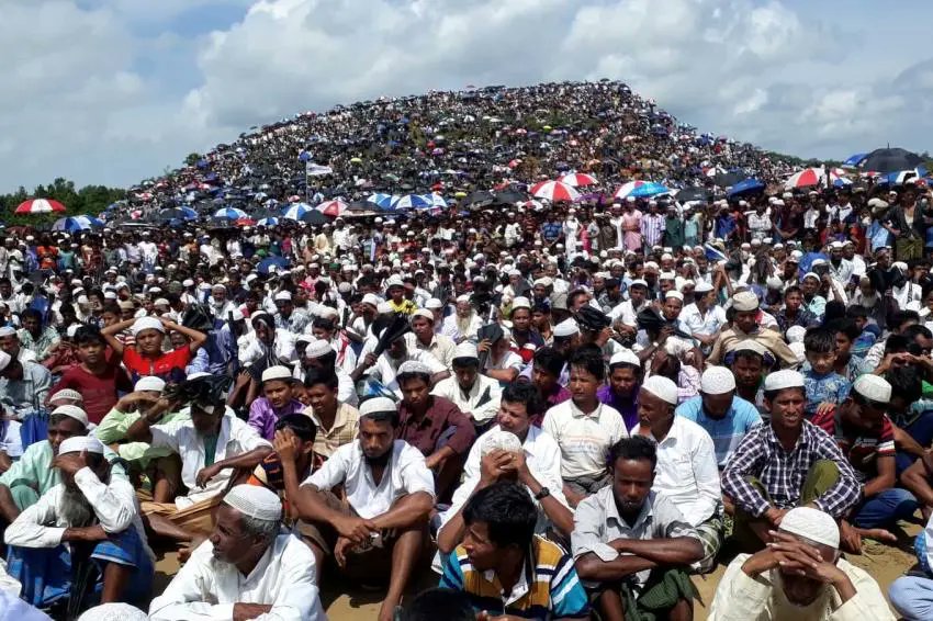 6 years after Myanmar military mass atrocities, a million #Rohingya are refugees in Bangladesh, facing restrictions by authorities & violence by armed groups. Some 600,000 are in Myanmar, effectively detained by the junta under a system of apartheid @hrw hrw.org/news/2023/08/2…