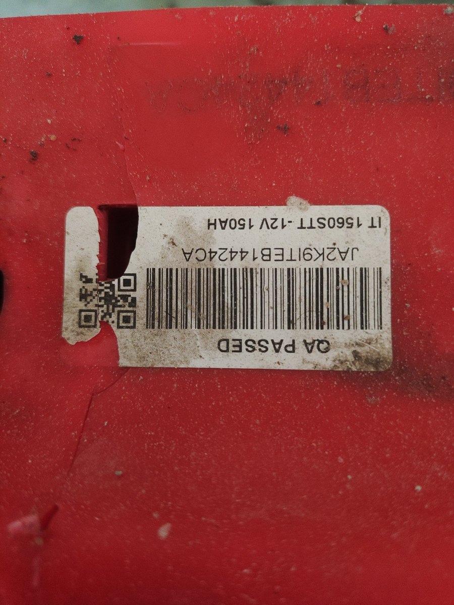 azhar5919's tweet photo. @LivguardEnergy Livguard का बैट्री रात्रि 10 बजे ब्लास्ट कर गया जिसमे 2 आदमी को तेजाब भी पड़ गया है और दुःख की बात है की यहां का डीलर इसको replace भी नहीं दे रही है https://t.co/XDm6I1t2Te