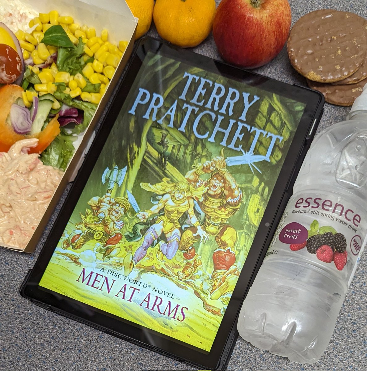 Back from holiday, back to #LunchtimeReading and back to the #GreatPratchettReread and the return of the #Discworld and The Watch in Men At Arms!

#Bookstagram #TerryPratchett #MenAtArms #WritingCommunity