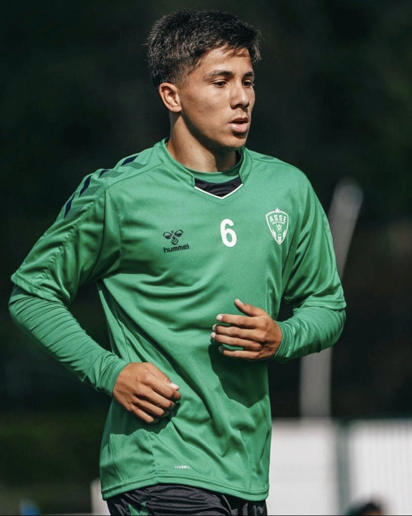 bouchouari_fp's tweet photo. Bienvenue sur mon compte @bouchouari_fp ! 🔥 
Ici, vous trouverez toute l'actualité du Marocain 🇲🇦 Benjamin Bouchouari, milieu de terrain portant le numéro 6 à l'AS Saint-Étienne 💚

#ASSE #SaintEtienne #Bouchouari #BenjaminBouchouari #StadeGeoffroyGuichard https://t.co/18Y0V9e9ye