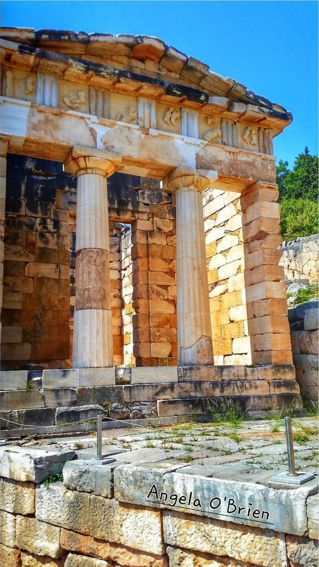 🏛 The Treasury of the Athenians, Delphi, Phocis, Greece. Built between 510-480 BCE to house the offerings from Athens and its citizens to the god Apollo at his sanctuary. 📷My own.
