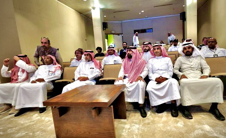 EarKau's tweet photo. اقامت هيئة المساحة الجيولوجية السعودية @SgsOrgSa اليوم الأثنين 5/ 2 /1445هـ، حفل اختتامها لفترة التدريب الصيفي لطلاب #كلية_علوم_الأرض بحضور سعادة رئيس هيئة المساحة الجيولوجية م/عبدالله الشمراني وسعادة عميد الكلية أ.د/بدر حكمي وسعادة رئيس قسم الثروة المعدنية د/عبد الله عسيري• https://t.co/mMwUhgn1V3